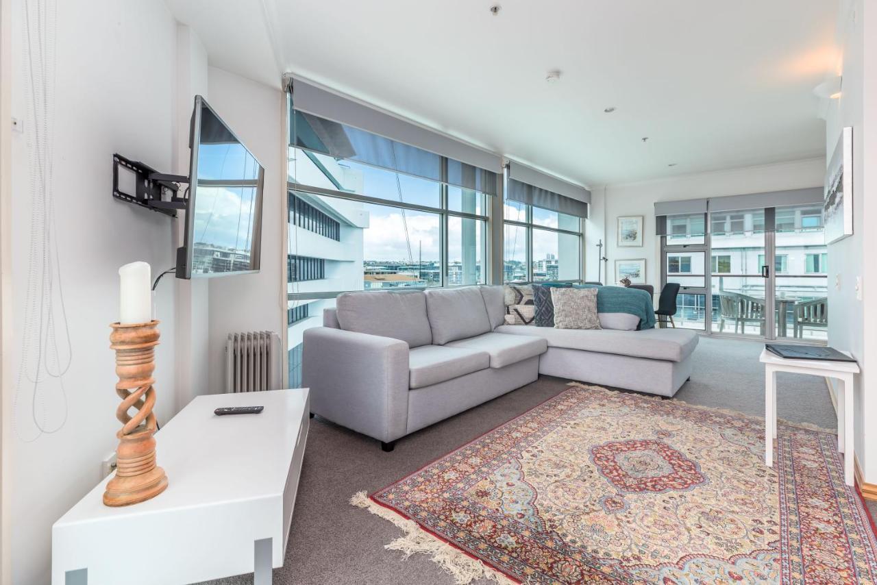 Stunning Waterfront Location With Huge Balcony! Leilighet Auckland Eksteriør bilde