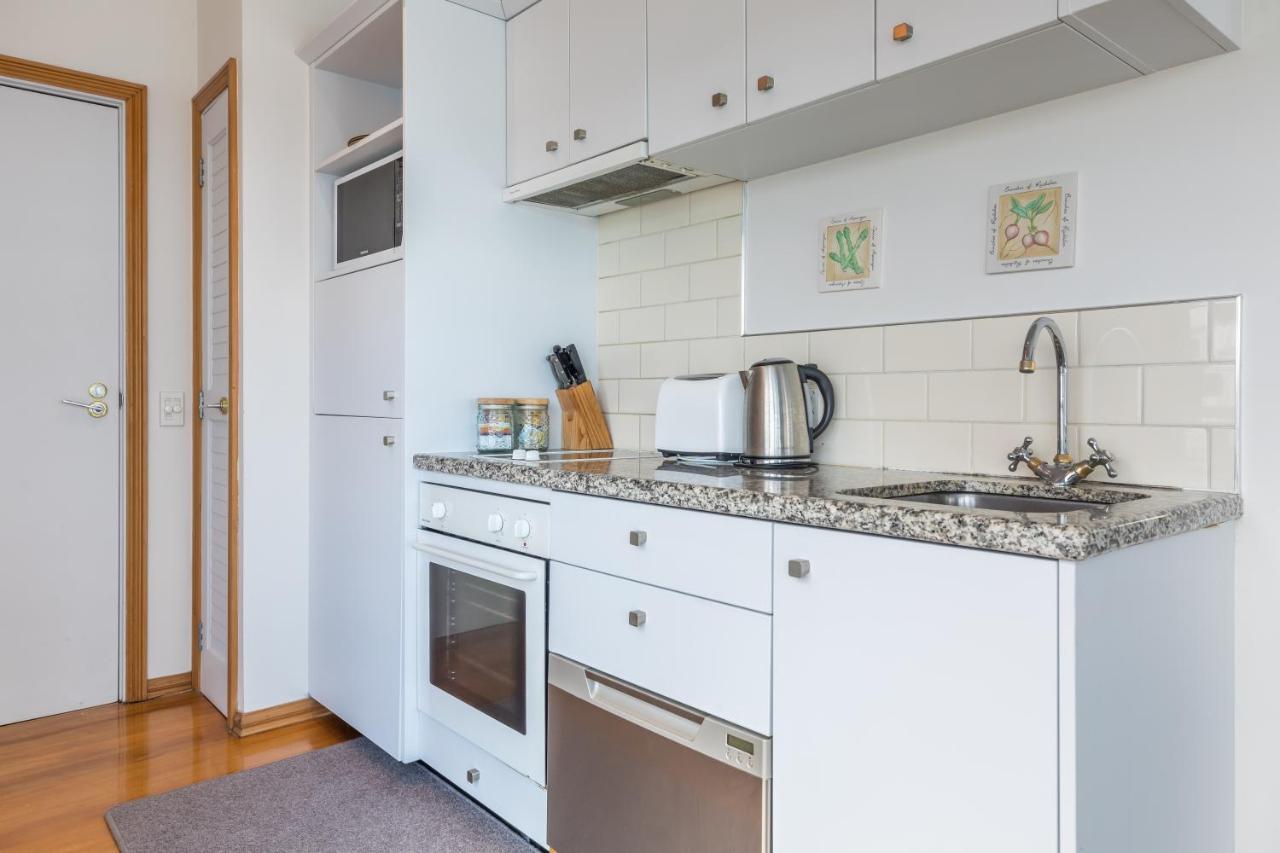 Stunning Waterfront Location With Huge Balcony! Leilighet Auckland Eksteriør bilde