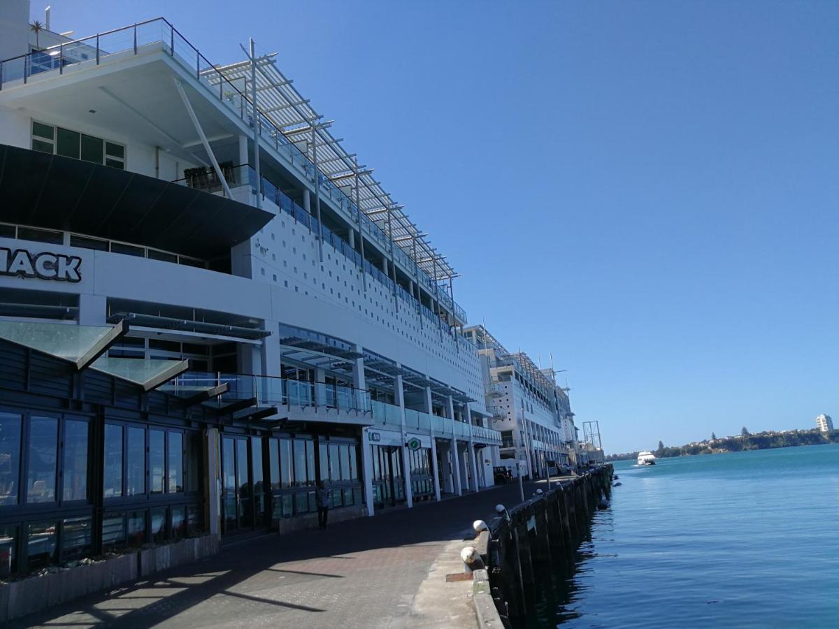 Stunning Waterfront Location With Huge Balcony! Leilighet Auckland Eksteriør bilde